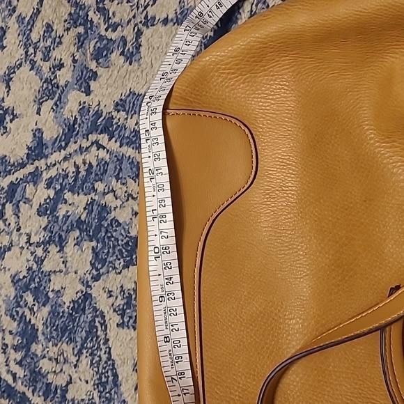 Sondra Roberts squared tan purse - Picture 6 of 7